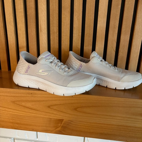 Skechers Women's Light Gray Sneakers - Picture 1 of 6